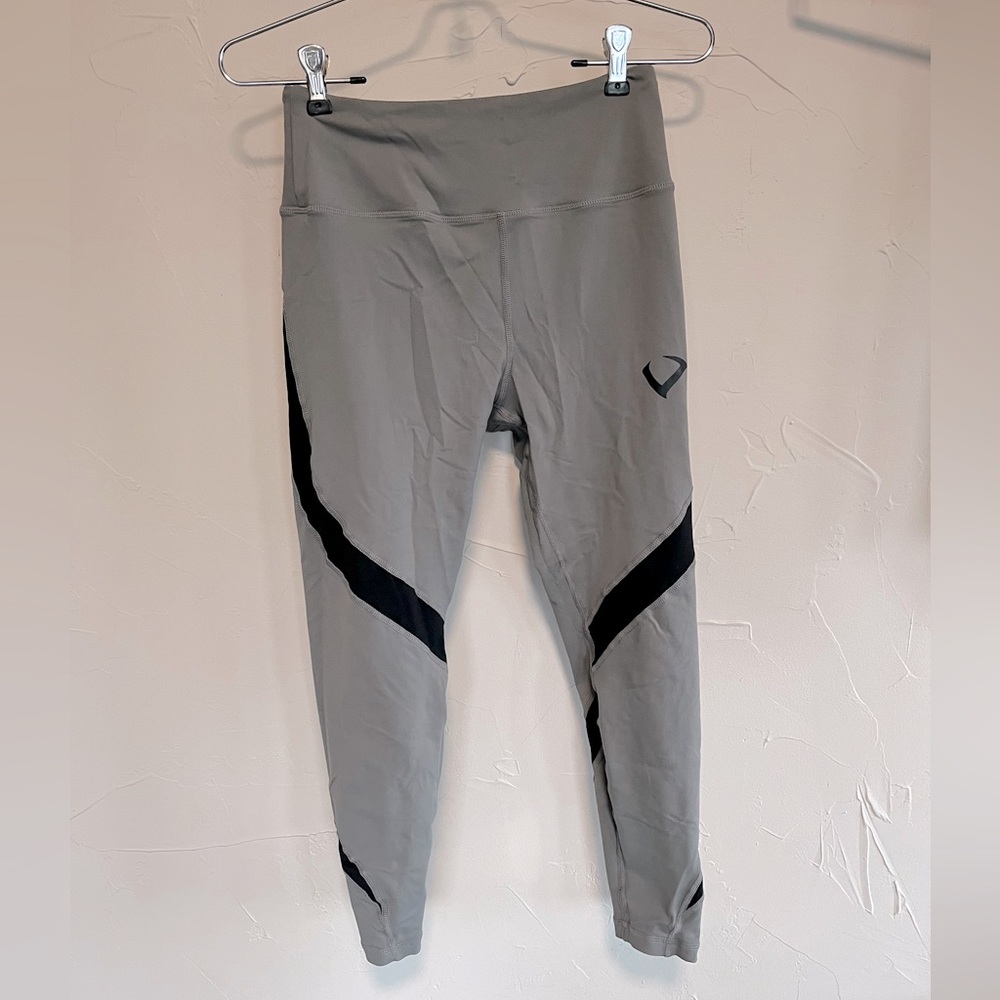 Violate the Dress code leggings
